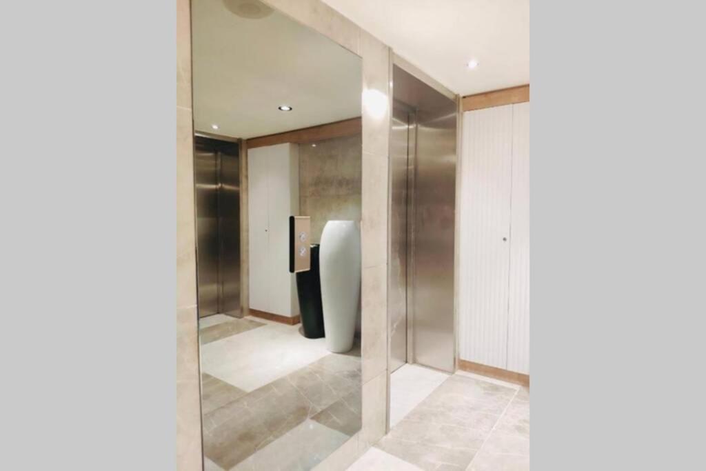 Luxury Aparthotel In Orbi City Sea View バトゥーミ エクステリア 写真