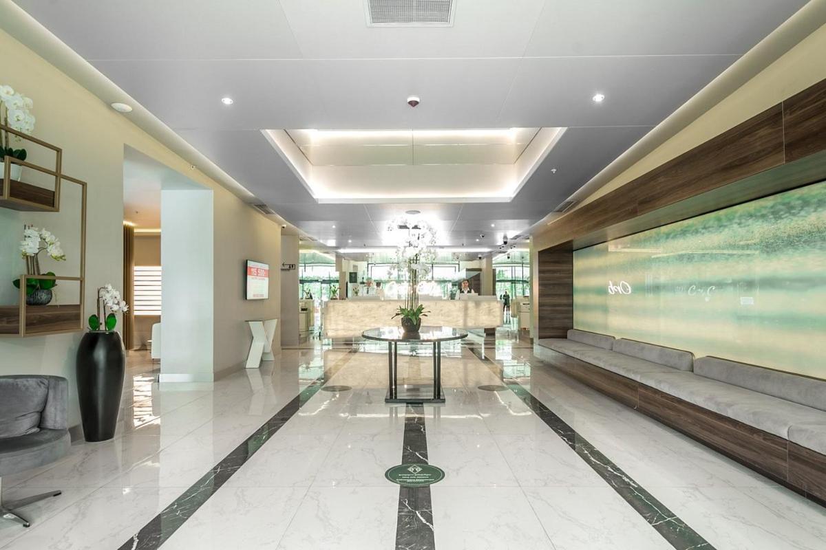 Luxury Aparthotel In Orbi City Sea View バトゥーミ エクステリア 写真