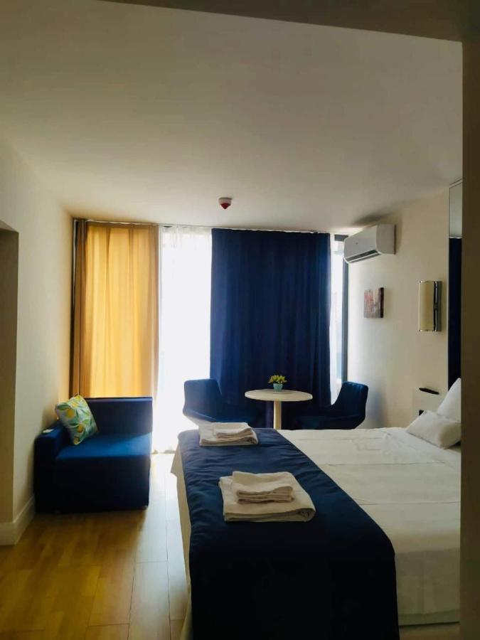 Luxury Aparthotel In Orbi City Sea View バトゥーミ エクステリア 写真